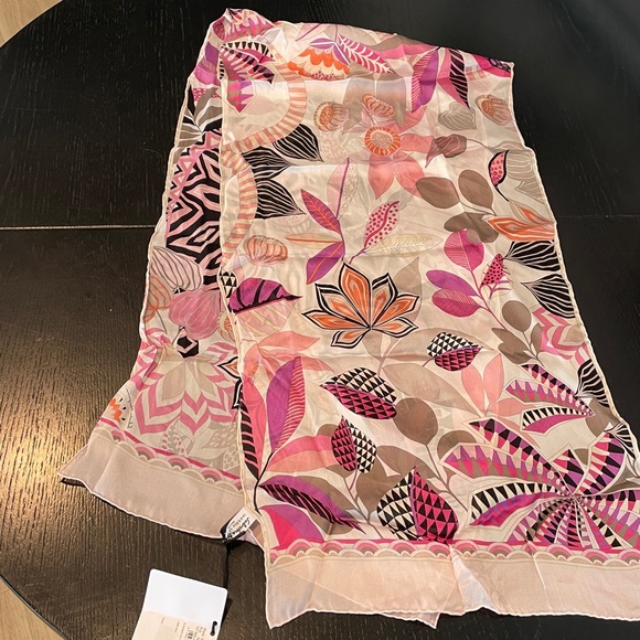 NWT Salvatore Ferragamo a Salvatore Malawi silk scarf 100% Seta silk Scarf $599 - Picture 3 of 10